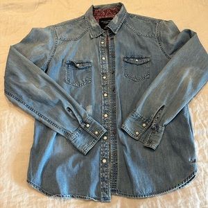 American Eagle denim long sleeved button down shirt